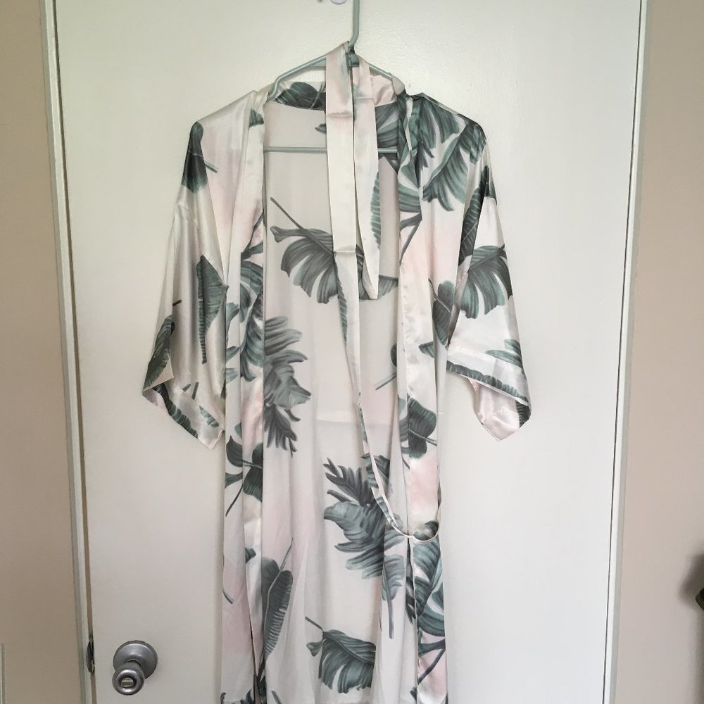 $5 When you bundle!!  Satin botanical robe